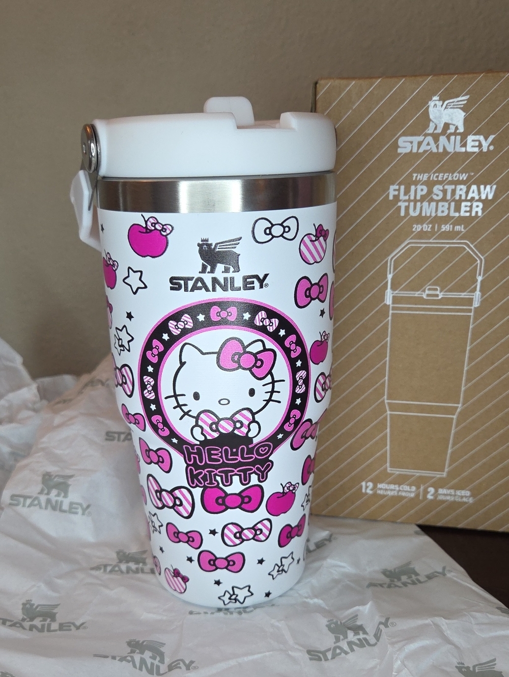 Stanley White and Pink Hello Kitty Flip Straw Tumbler #20